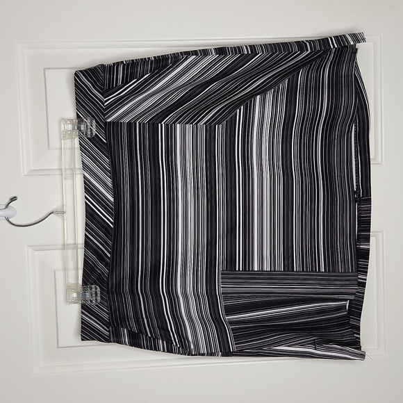 Lady Hagen Pants - LADY Hagen Empower Variegated Stripe Skort Black/White Size 12